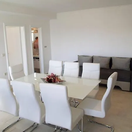 Lejlighed In With Terrace, Air Conditioning, Wifi, Washing Machine Preko