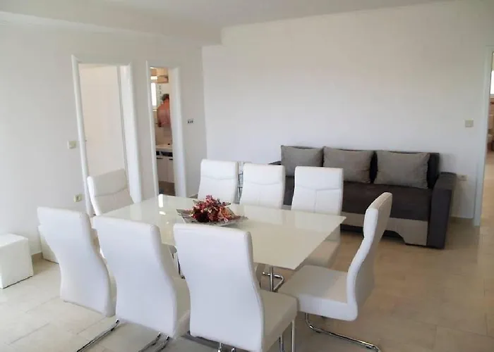 Lejlighed In With Terrace, Air Conditioning, Wifi, Washing Machine Preko