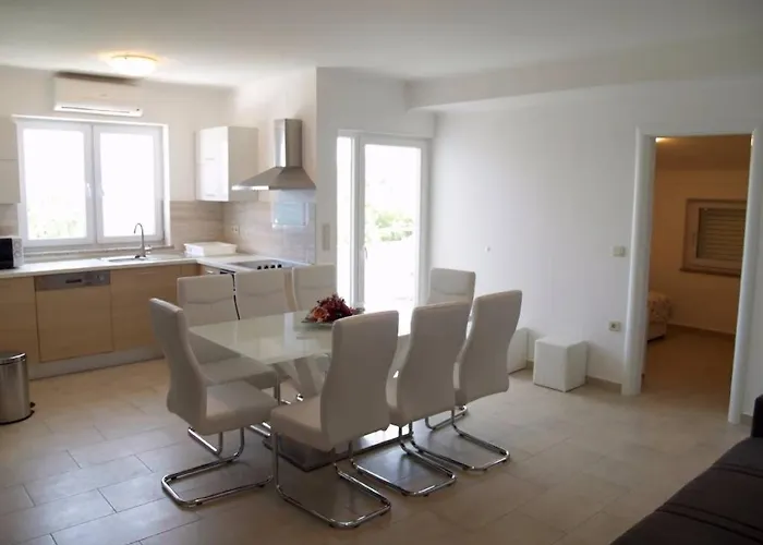 In With Terrace, Air Conditioning, Wifi, Washing Machine * Preko
