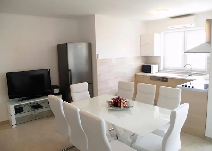 Lejlighed In With Terrace, Air Conditioning, Wifi, Washing Machine Preko